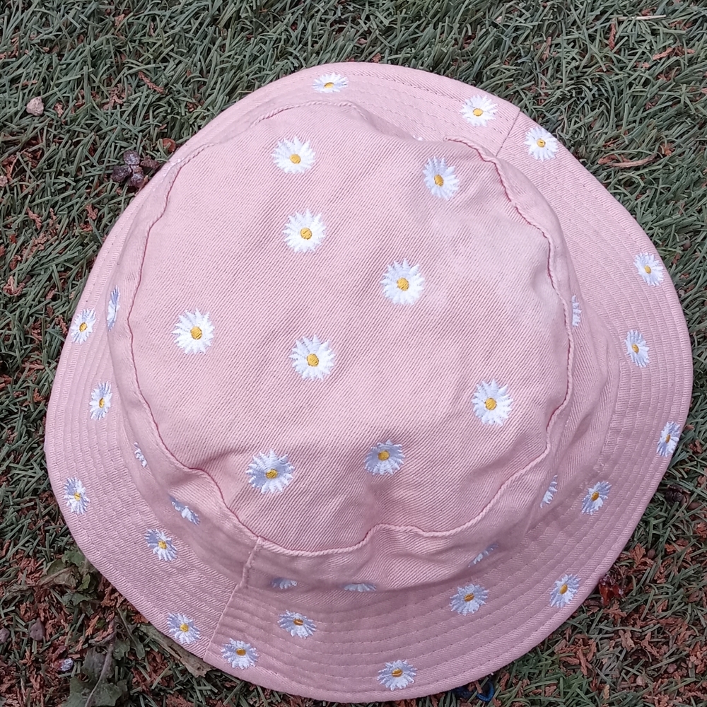 pink bucket hat